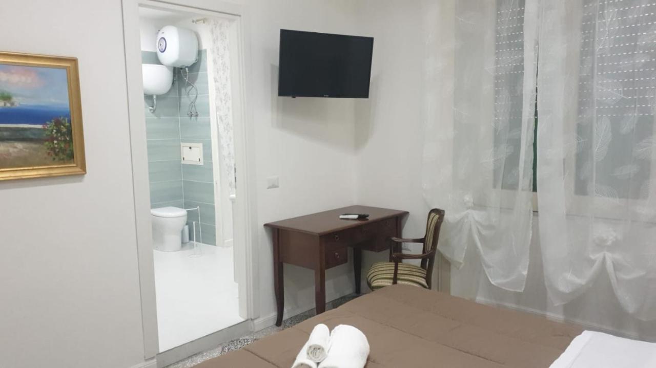 B&B By The Station Battipaglia Bagian luar foto